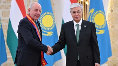 президент Венгрии Тамаш Шуйок, президент РК Касым-Жомарт Токаев, фото - Новости Zakon.kz от 02.10.2025 18:45