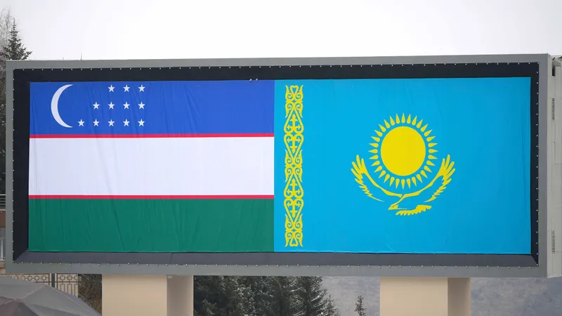 Флаги Узбекистана и Казахстана, флаги Узбекистана и РК