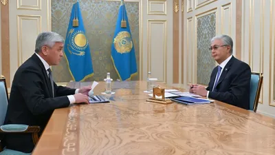 аким Карагандинской области Ермаганбет Булекпаев, президент РК Касым-Жомарт Токаев, фото - Новости Zakon.kz от 03.10.2025 15:30
