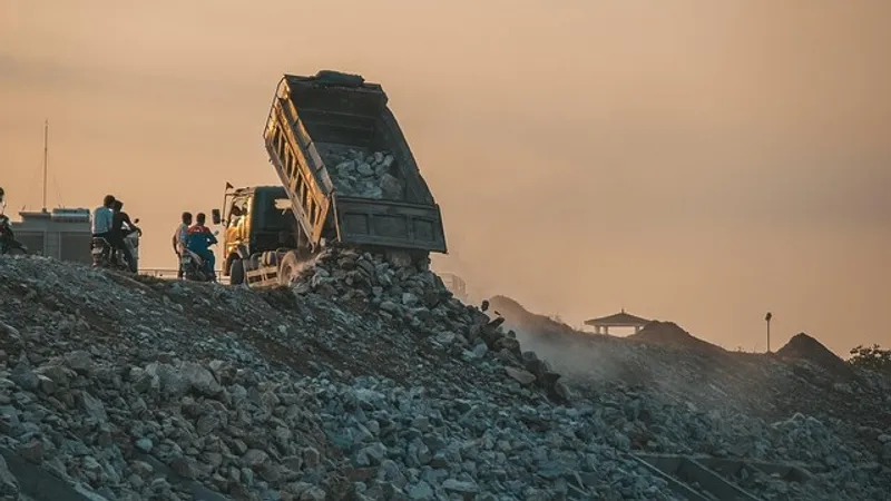 На 28 миллиардов тенге оштрафовали подрядчиков павлодарской городской свалки