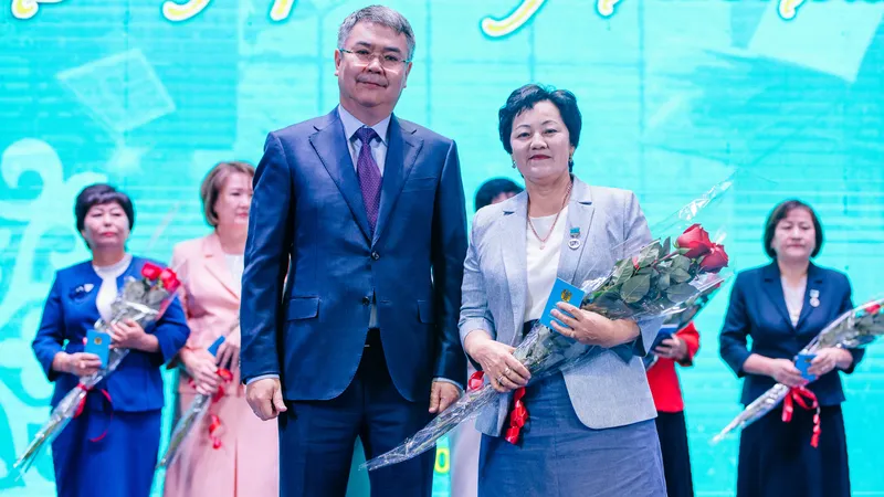 В Атырау наградили лучших работников сферы образования