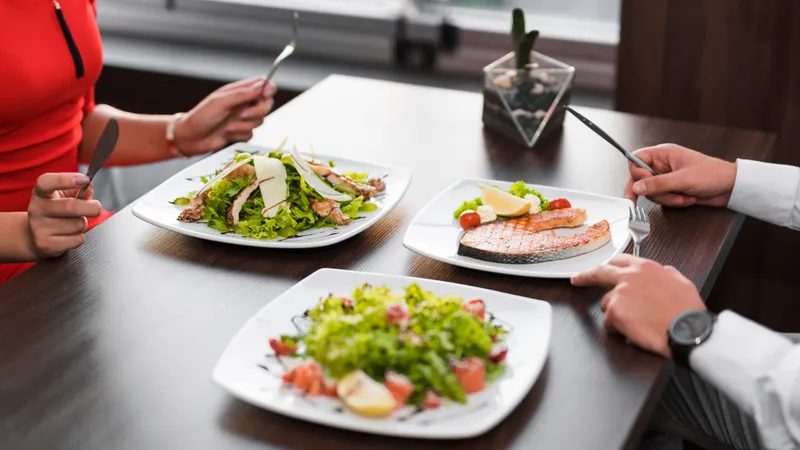 Почему нельзя желать приятного аппетита перед едой