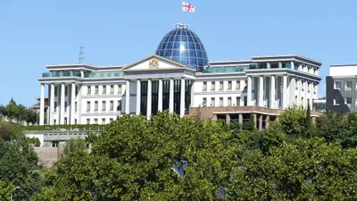 Тбилиси, Грузия, акции протеста, дворец , фото - Новости Zakon.kz от 04.10.2025 23:00