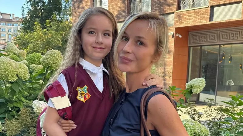 Полина Гагарина призналась, что кричит на свою дочь