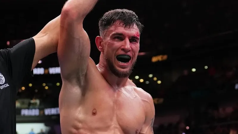 Казахстанский боец потерпел третье поражение в UFC