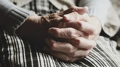 американец похитил бабушку и пытался склонить ее к развратным действиям, фото - Новости Zakon.kz от 06.10.2025 21:23