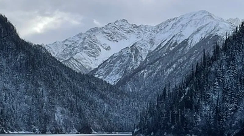 День образования Китая обернулся крупной операцией по спасению туристов