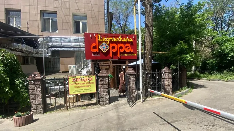 Очередная незаконная пристройка пошла под снос в Алматы