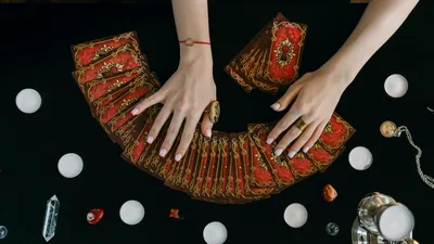 карты, гадание, фото - Новости Zakon.kz от 06.10.2025 18:21