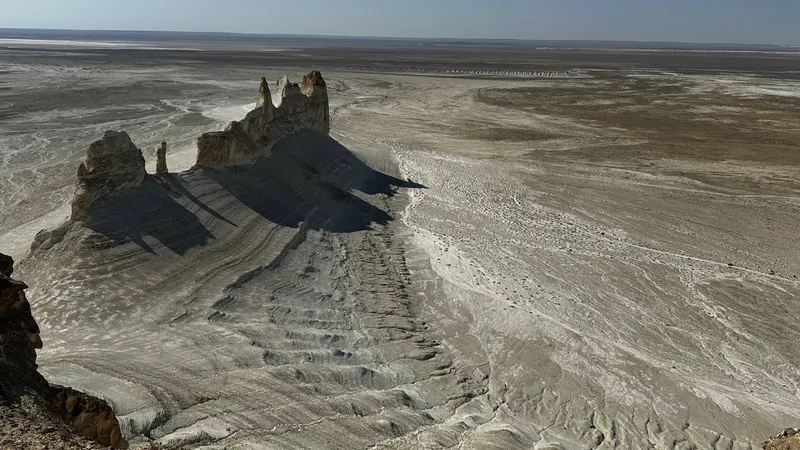 Дыхание ветра и тишина веков: как добраться до величественной Бозжыры