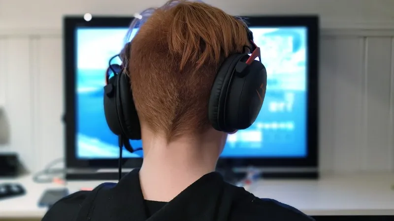 Снижение слуха у подростков: какие причины и можно ли восстановить