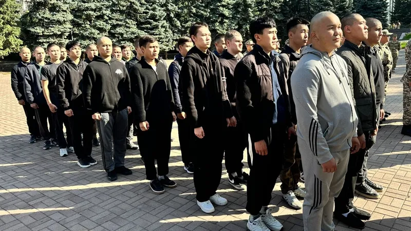30 новобранцев из Алматы отправились на службу в Десантно-штурмовые войска