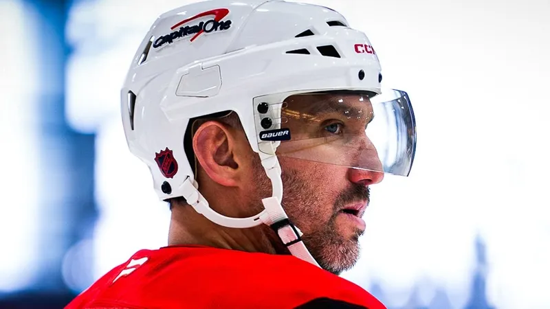 Овечкин не смог набрать очков в стартовом матче нового сезона НХЛ