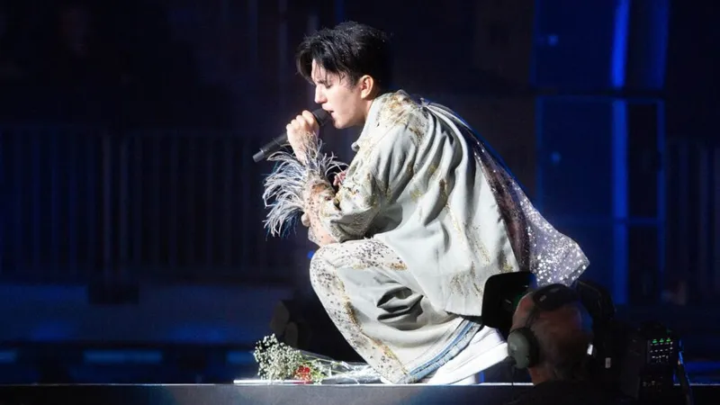 "Как Киркоров": поклонники раскритиковали сценические образы Димаша Кудайбергена в Мехико