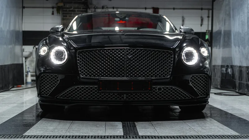 Максим Галкин избавился в России от люксового Bentley, номера на котором были дороже самого авто