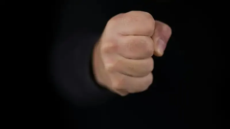 В Астане конфликт школьников из-за сверстницы обернулся дракой и судом