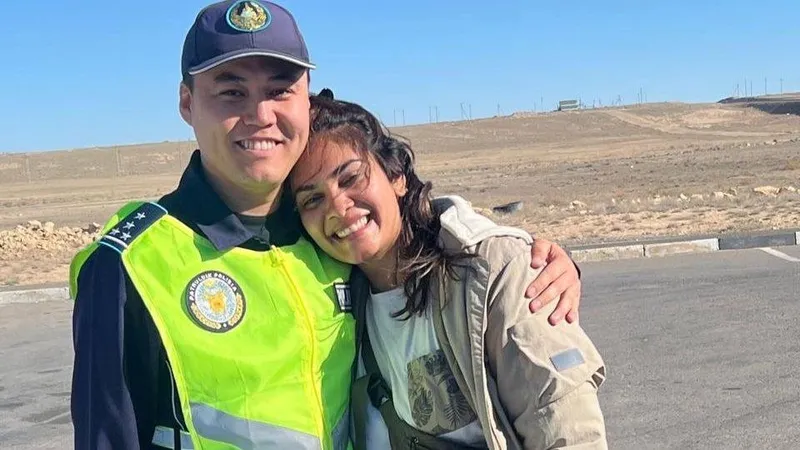 Казахстанские полицейские помогли попавшим в беду туристам из Малайзии