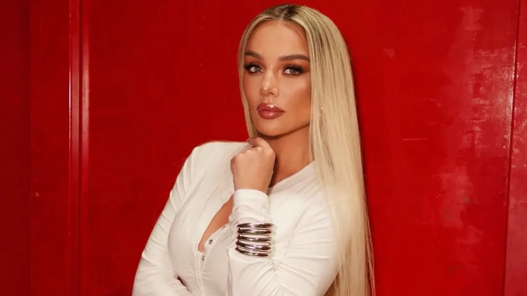 Анна Седакова толығымен жалаңаш Анна Седакова толығымен жалаңаш