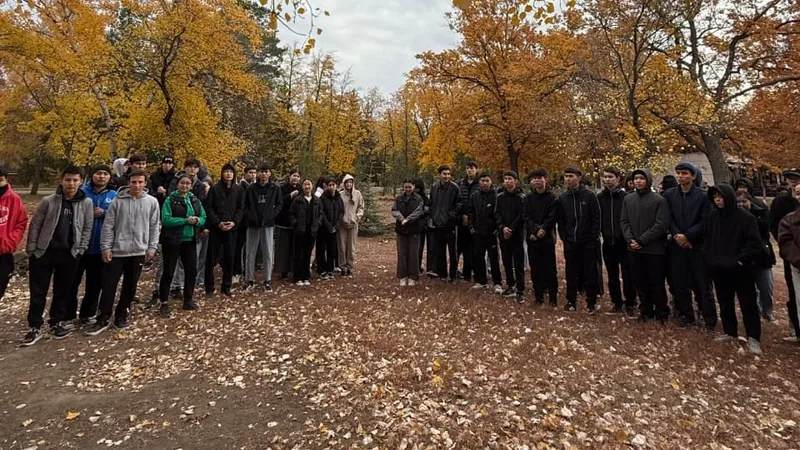 Жители Уральска вышли на озеленение города в рамках акции "Таза Қазақстан"