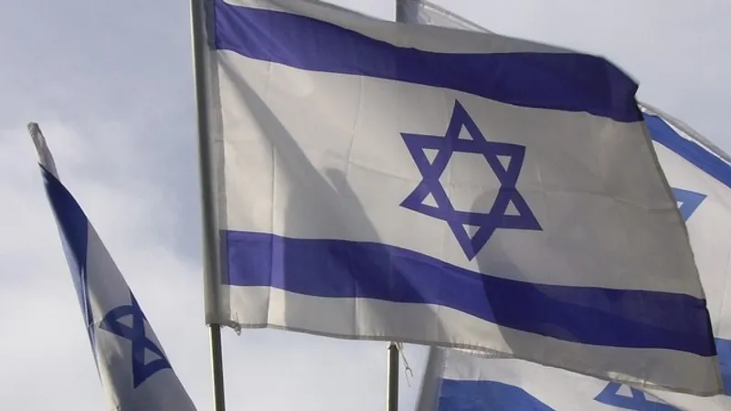 В Норвегии перед футбольным матчем отбора ЧМ-2026 сожгли флаг Израиля