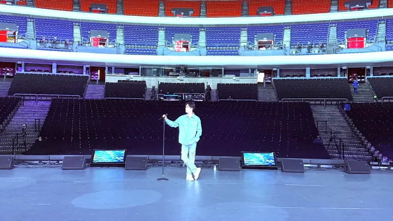 7 языков, домбра и аншлаг: как Димаш зажег Мехико