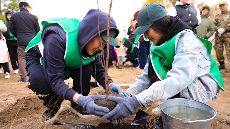 В Актюбинской области в рамках проекта "Школьное лесничество" высажено 1350 деревьев