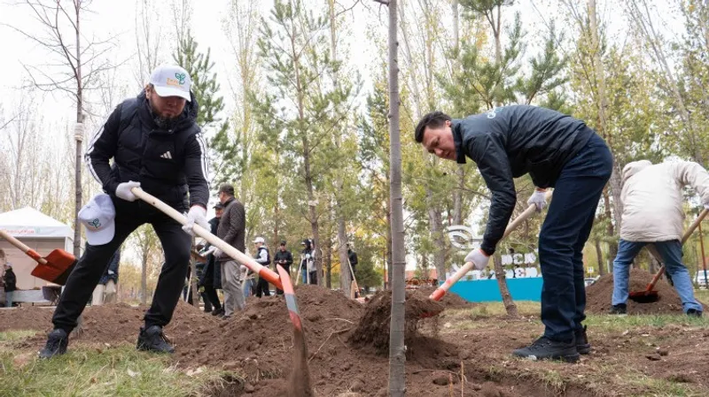 Члены Национального курултая приняли участие в акции "Таза Қазақстан"