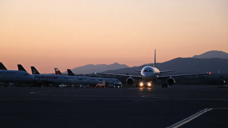 Минтранспорта будет расследовать инцидент с самолетом Qazaq Air
