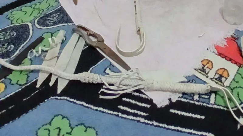 Кнут и пряник: школьник из области Абай удивил казахстанцев необычным увлечением