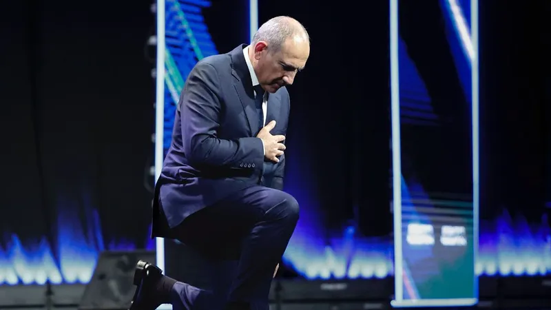 Бес в ребро: грустящий под Земфиру Пашинян покорил соцсети