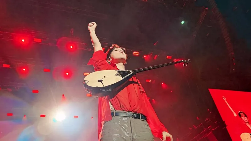 Қыз құрбының кискасынан сперманы жалайды