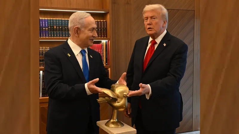 Золотого голубя подарил Трампу Нетаньяху