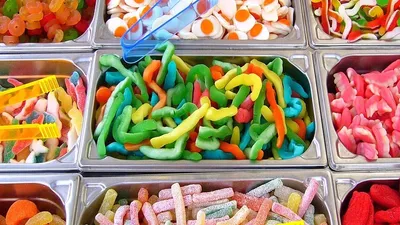 В Норвегии запретили рекламировать конфеты, фото - Новости Zakon.kz от 13.10.2025 08:40