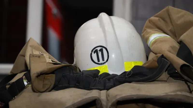 Несколько человек пострадали во время пожара в гостиничном комплексе в Атырау