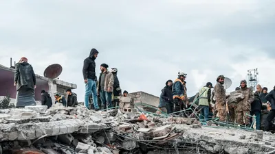Люди, спасатели, руины, фото - Новости Zakon.kz от 15.10.2025 04:59