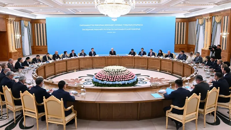 Токаев о парламентской реформе: Этот процесс, по сути, сравним с принятием новой Конституции