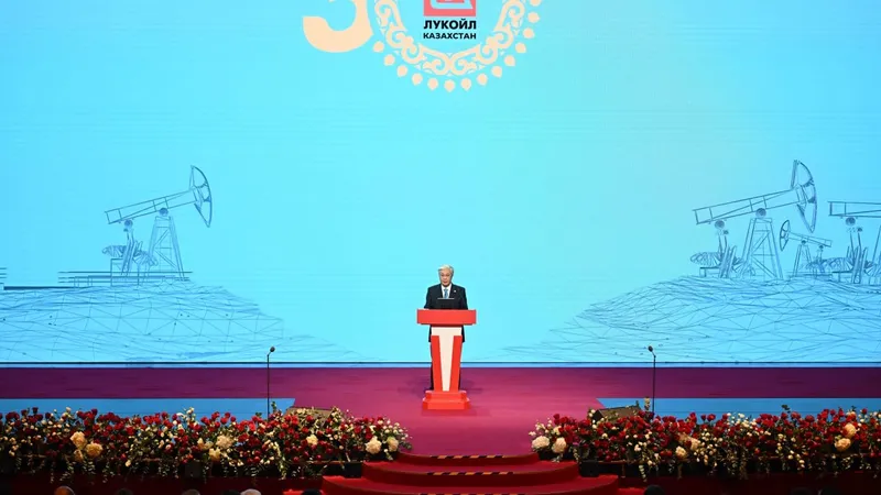 Токаев поздравил "Лукойл" с 30-летием работы в Казахстане