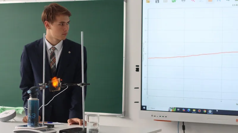 Выдерживает температуру +1000°С: уникальный противостоящий огню материал создал казахстанский школьник