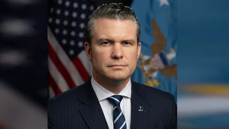 Самолет главы Пентагона подал сигнал бедствия и совершил экстренную посадку