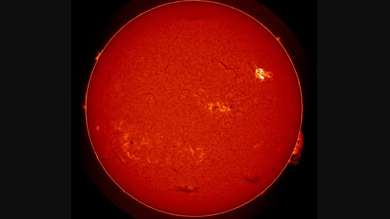 На Землю снова могут обрушиться магнитные бури – новая мощная вспышка на Солнце