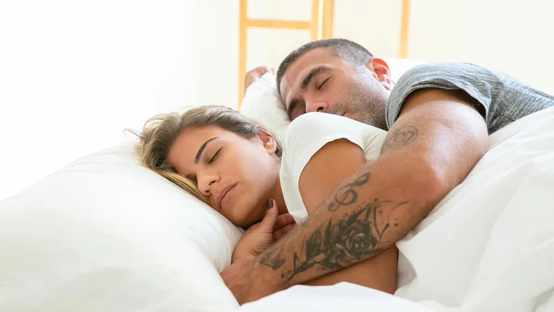 Любителей спать в обнимку могут ждать опасные последствия