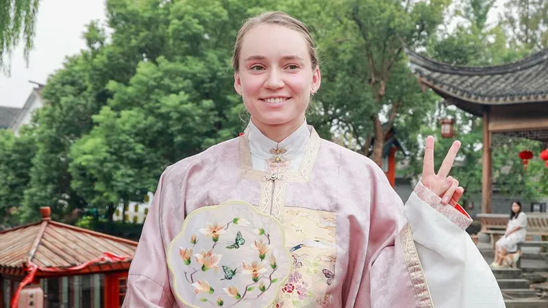 Рыбакина с трудом пробилась в четвертьфинал Ningbo Open-2025