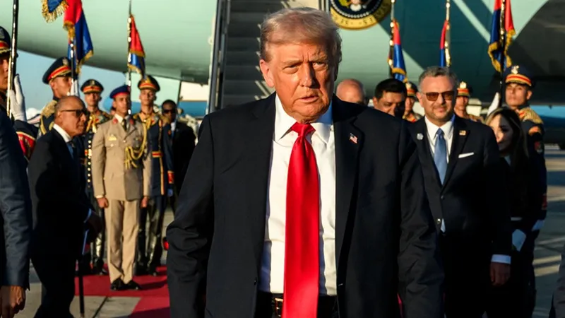 Трамп обиделся на журнал Time из-за неудачного фото на обложке