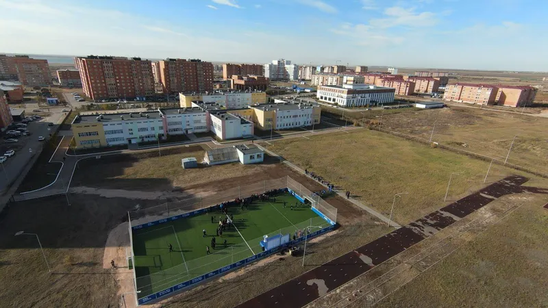 В Кокшетау открыли первое в Казахстане футбольное поле по программе FIFA Arena
