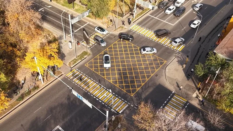 В Алматы появилась "вафельная" разметка на 10 перекрестках