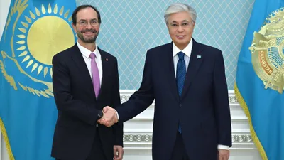 генеральный секретарь ISO Серхио Мухика, президент РК Касым-Жомарт Токаев, фото - Новости Zakon.kz от 17.10.2025 16:34