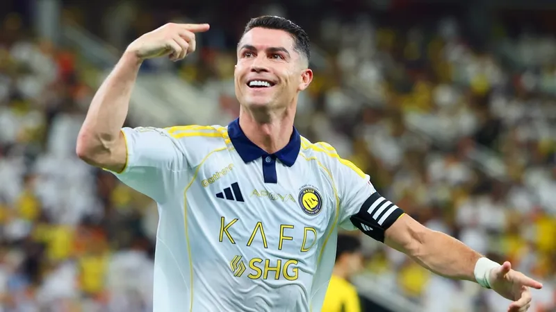 У какого футболиста самая высокая зарплата в мире и сколько он получает