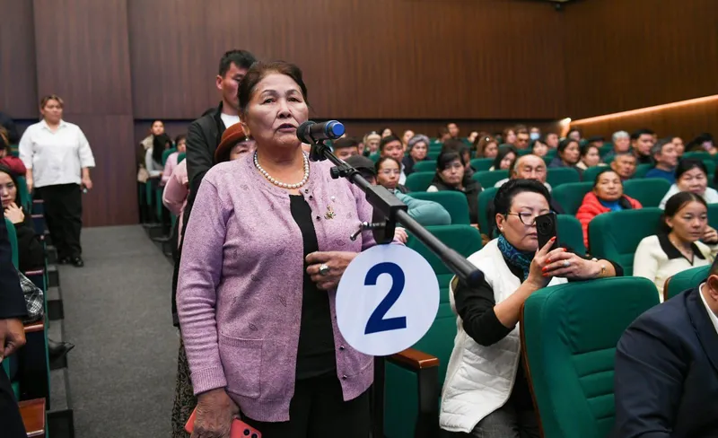 встреча с акимом, фото - Новости Zakon.kz от 17.10.2025 18:51