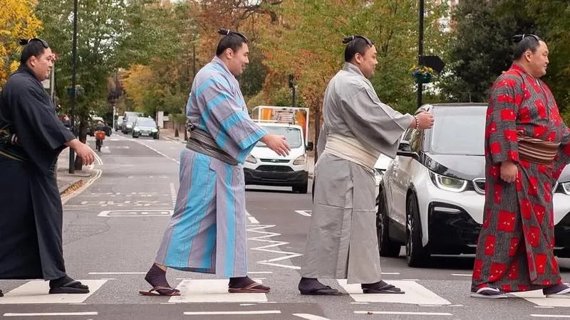 В Лондон прибыли борцы сумо: организаторы срочно укрепили туалеты и сиденья