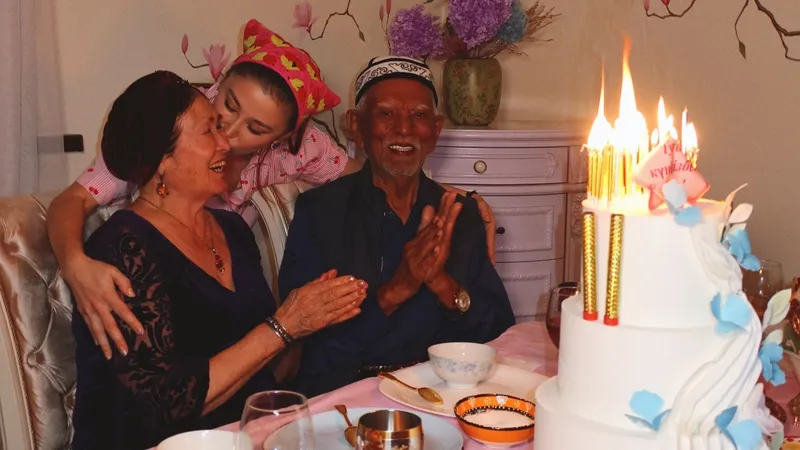 Асель Аскар поздравила бабушку с 85-летием роскошным подарком